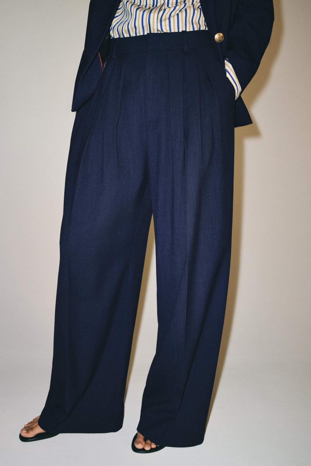 ШИРОКИЕ БРЮКИ С ЗАЩИПАМИ — ZW COLLECTION — ZARA