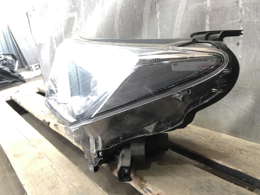 Фара левая Toyota RAV4 IV (XA40) 15-19 Б/У Оригинал 8118542680