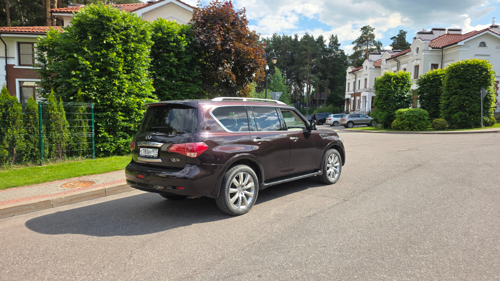 Автомобиль Infiniti QX56