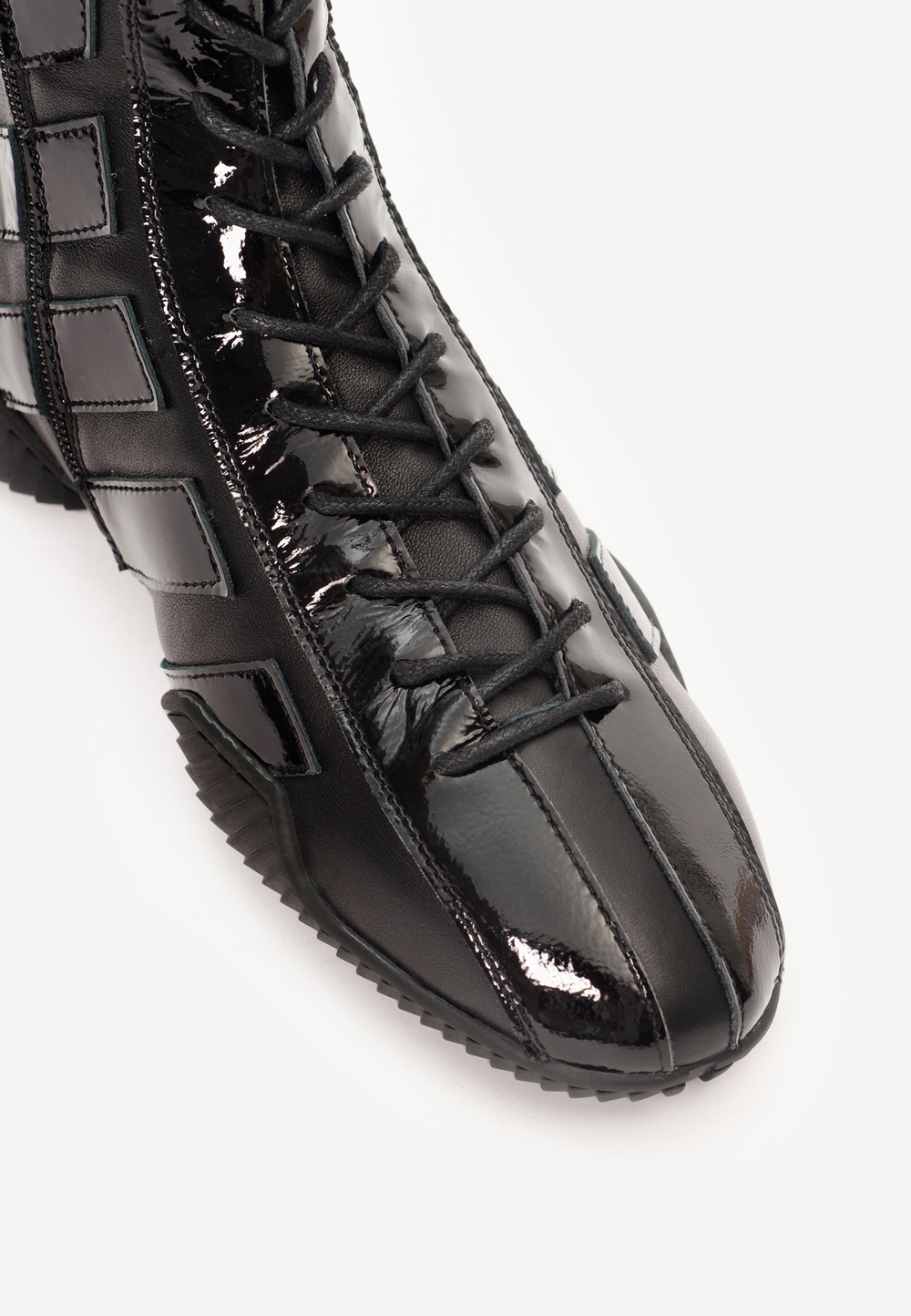 boots mono black