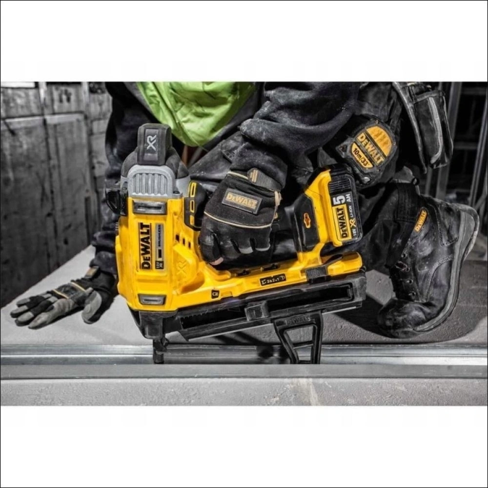 Аккумуляторный гвоздезабиватель DeWalt DCN890P2 (DCN890P2-QW)