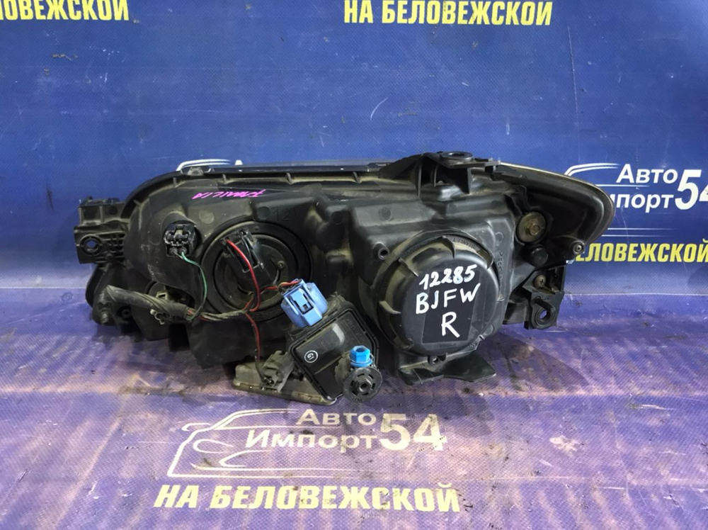 Фара передняя правая MAZDA FAMILIA 2000-2003