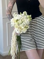 Свадебный букет из калл, эустомы, маттиолы и амаранта