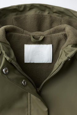 ZARA ПРОРЕЗИНЕННЫЙ ОДНОТОННЫЙ ДОЖДЕВИК WATER RESISTANT, МЯГКИЙ ЗЕЛЕНЫЙ