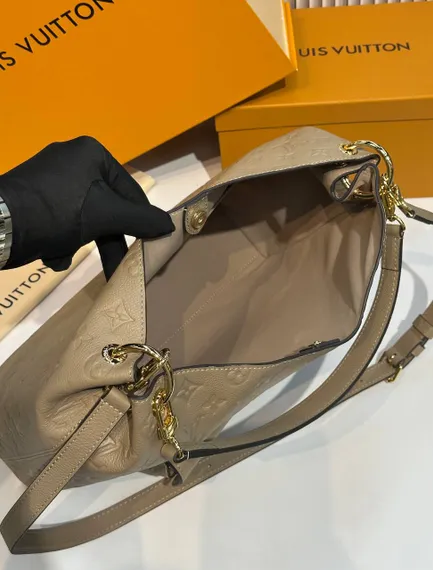 Сумка Louis Vuitton Hobo Metis