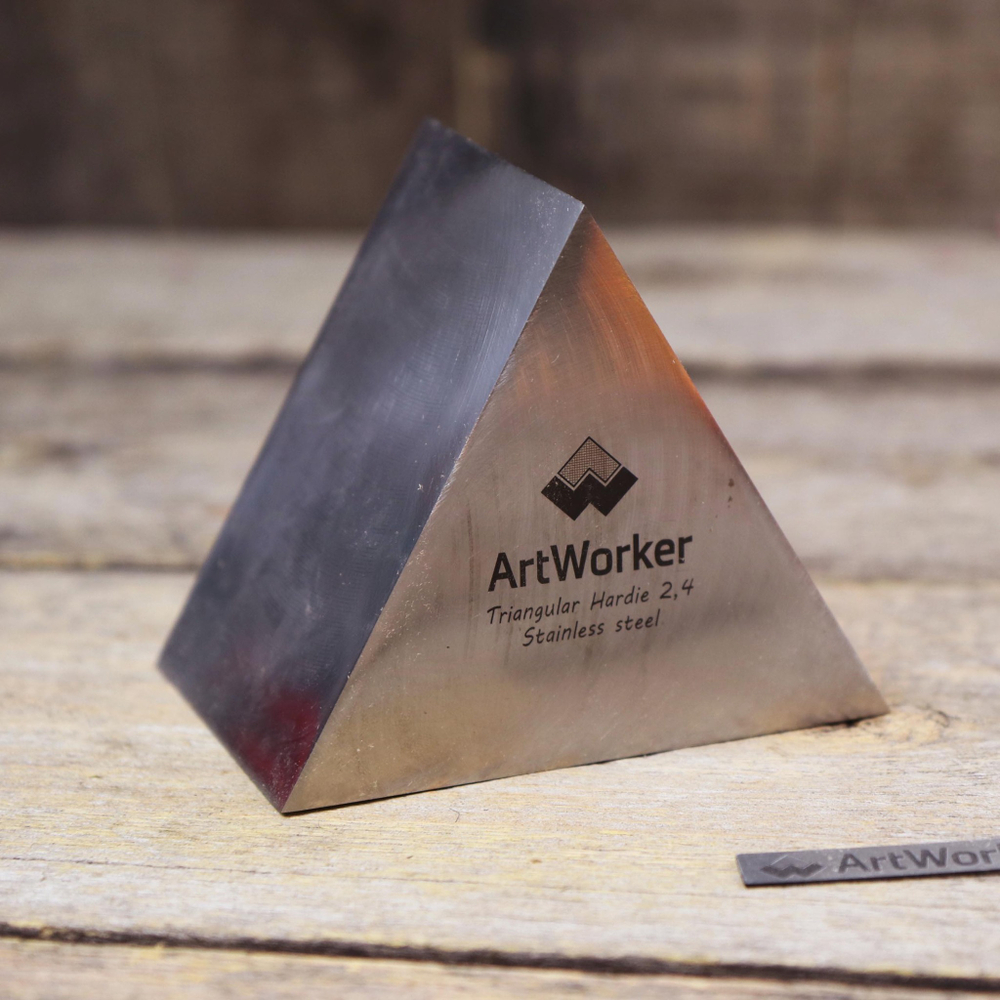 Крупный план треугольного харди ArtWorker