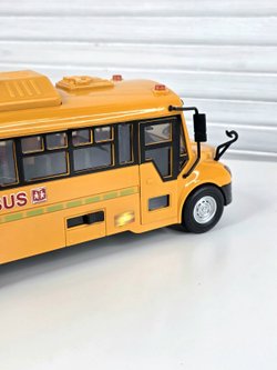 Игрушка машинка Автобус школьный со светом и звуком (202388599)