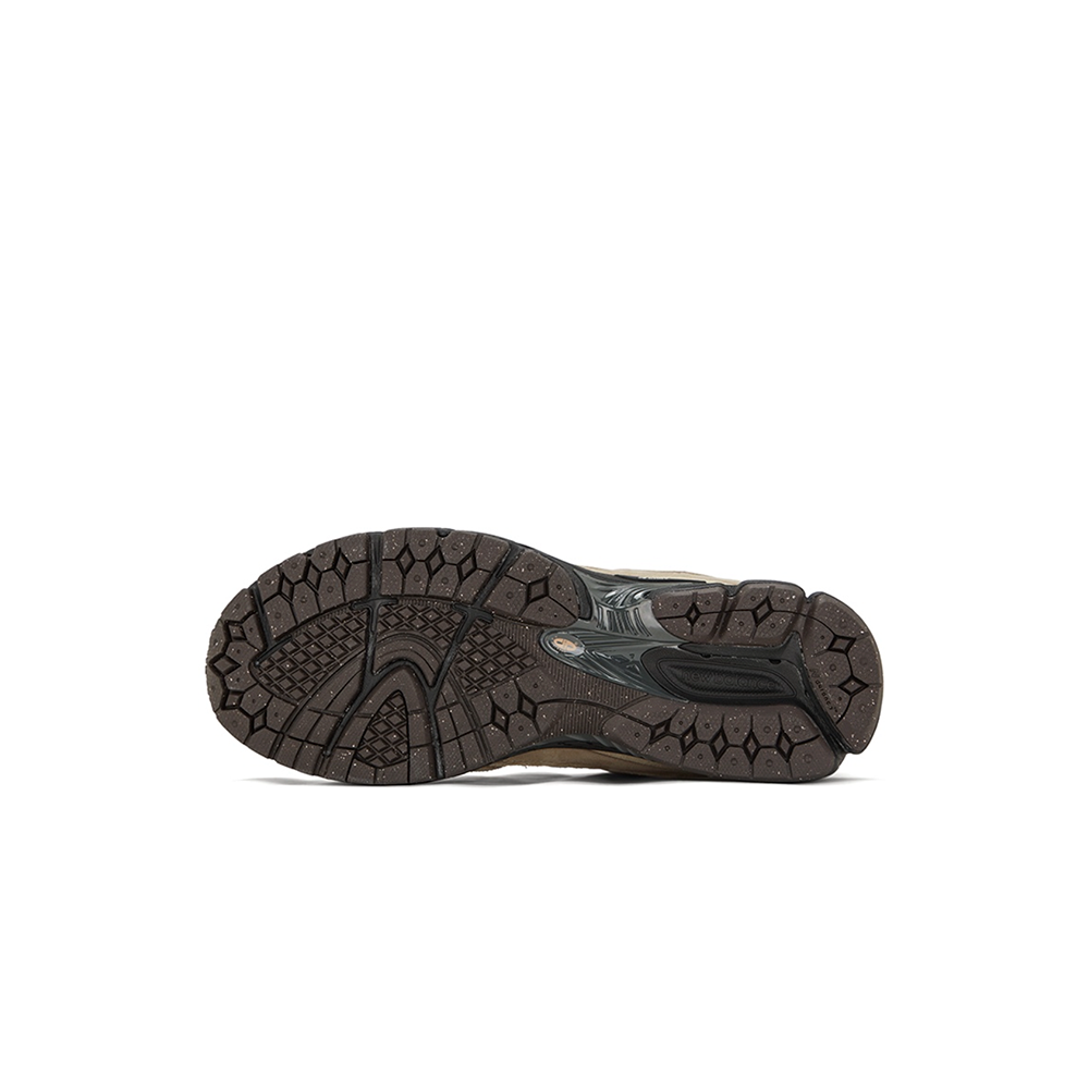 New Balance 2002R "Driftwood Black"