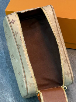 Несессер Louis Vuitton Dopp Kit