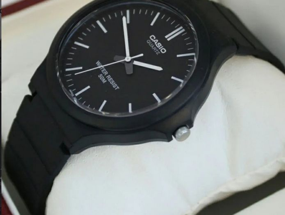 Мужские наручные часы Casio Collection MW-240-1E