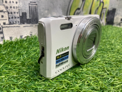 Nikon Coolpix S7000