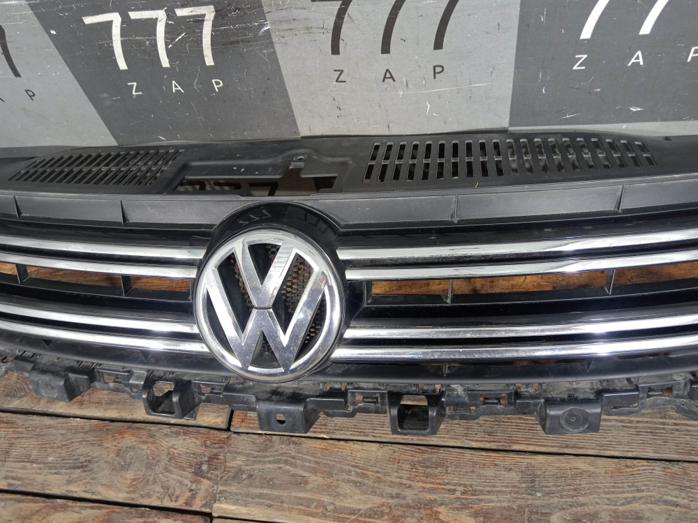Решетка радиатора Volkswagen Tiguan 1 11-18 Б/У Оригинал 5N0853651J9B9