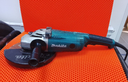 Угловая шлифмашина Makita GA 9020