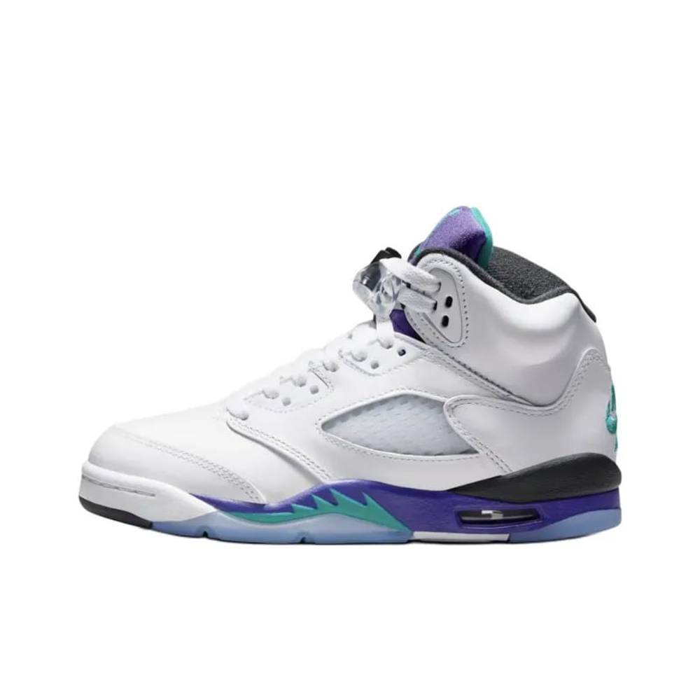 alt="Air Jordan 5 Retro Grape HQ7980-100 белый фиолетовый вид сбоку на белом фоне"
