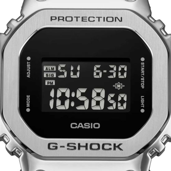 Наручные часы Casio GM-5600U-1D
