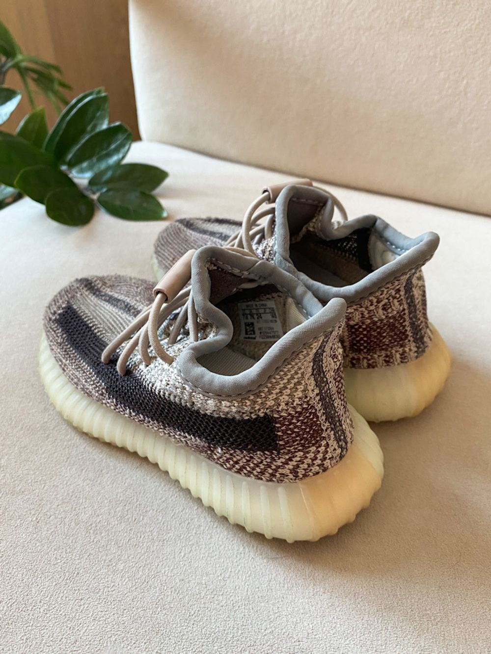 Кроссовки Adidas Yeezy, 24