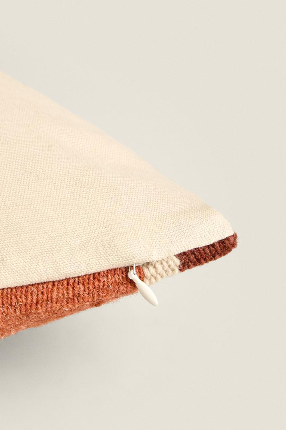 ZARA HOME ЧЕХОЛ ДЛЯ ДЕКОРАТИВНОЙ ПОДУШКИ С КОНТРАСТНОЙ ПОЛОСКОЙ, КРАСНЫЙ