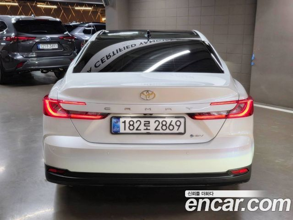 Toyota Camry 2.5 XLE Premium Hybrid — 2025