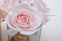 Букет роз ароматизированный и спрей 10мл Cote Noire Five Rose French Pink в вазе Garda Decor