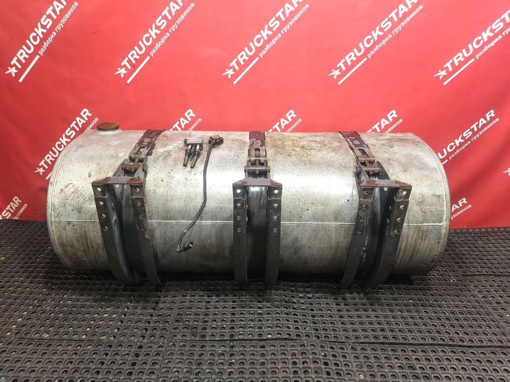 Бак топливный в сборе 730L