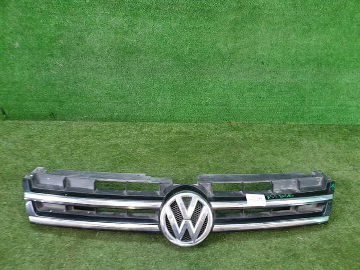Решетка радиатора VW Touareg 2 NF (2010-2014)