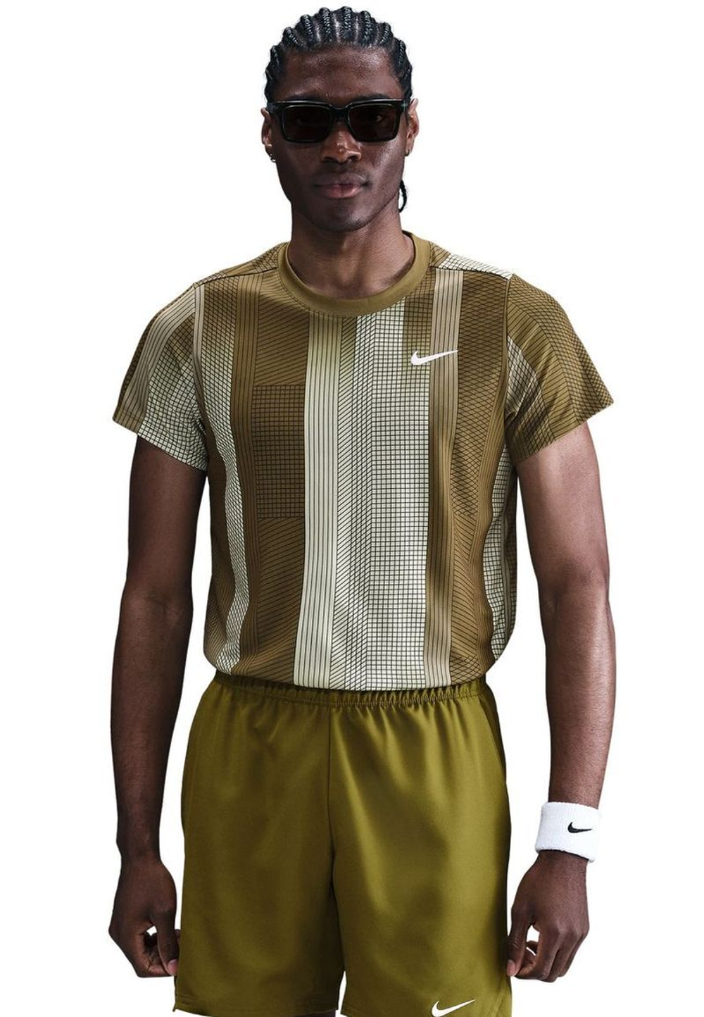 Мужская теннисная футболка Nike Court Victory - olive flak/white