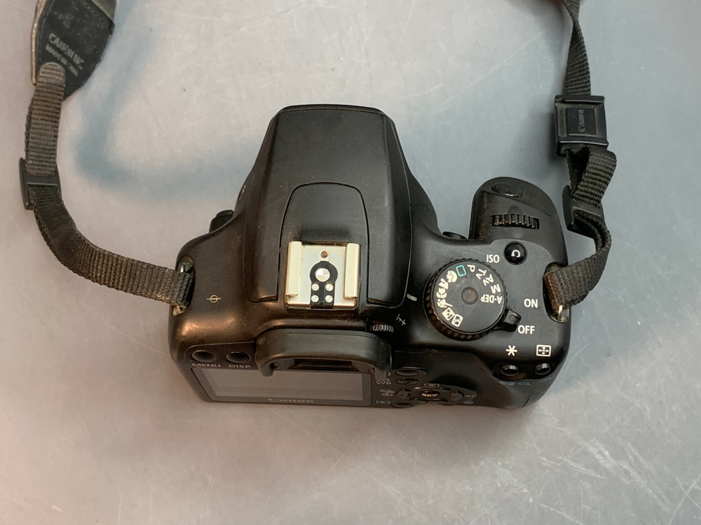 Canon 1000D kit 18-55mm 3.5-5.6 II 3.270 кадров