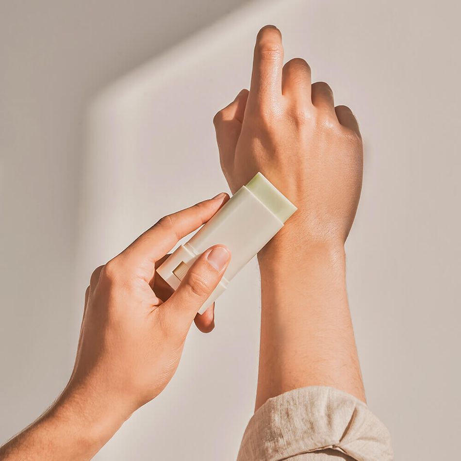 Матирующий солнцезащитный стик Matte Sun Stick Mugwort+Camelia SPF50+, 18гр