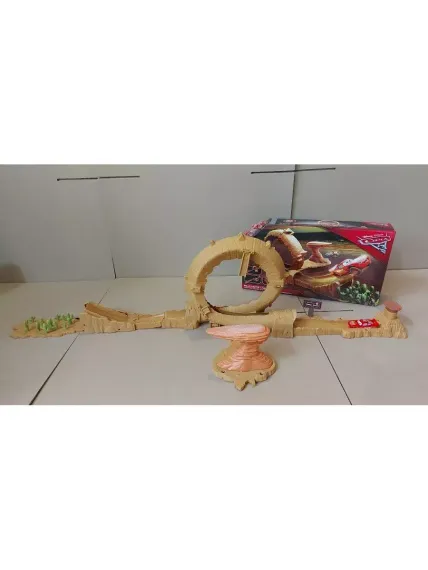 Трек с 1 машинкой Willy's Butte Transforming Track Set Тачки Молния Маккуин