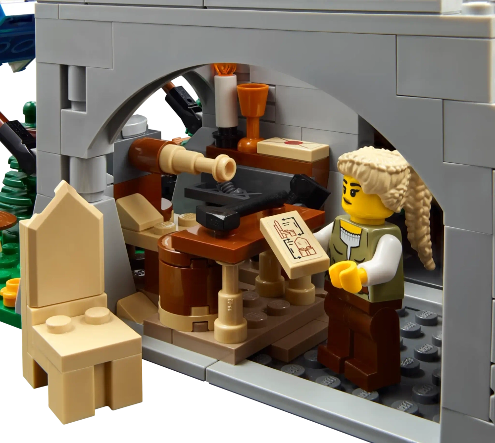 Конструктор LEGO Icons 10332 Средневековая городская площадь