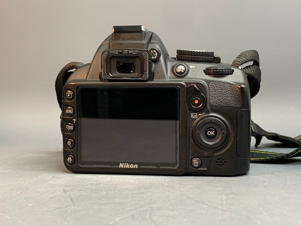 Nikon D3100 kit 18-55mm 150 кадров