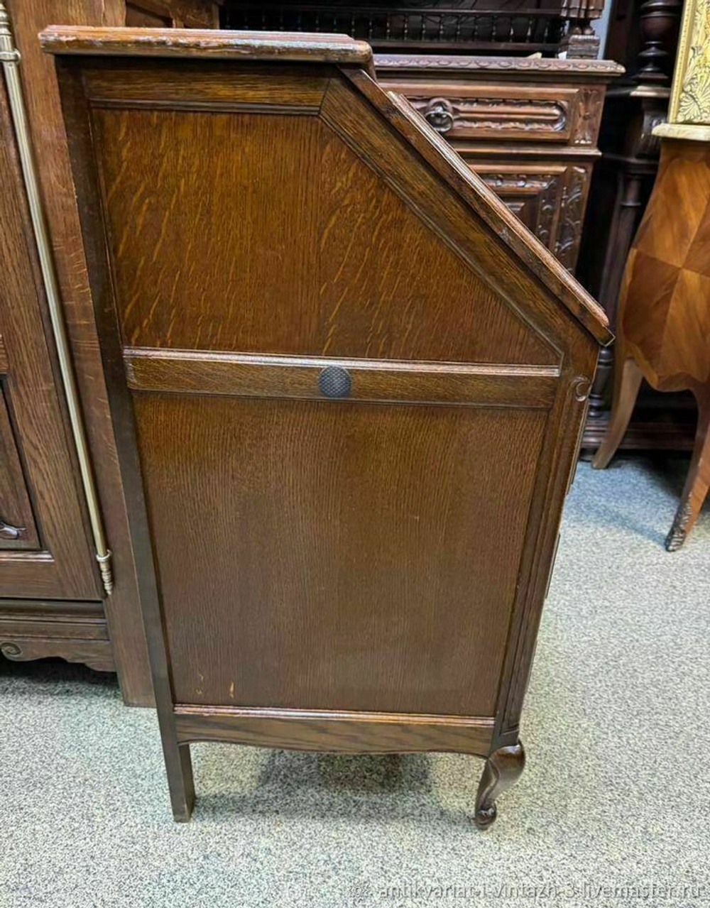 Старинное бюро с ящиками