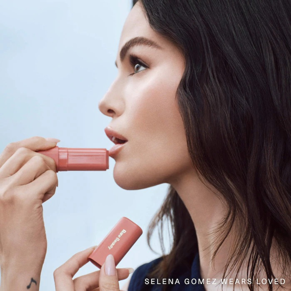 Rare Beauty Find Comfort Lip Butter Balm + Overnight Mask with Hyaluronic Acid Butter - Friendly - muted caramel