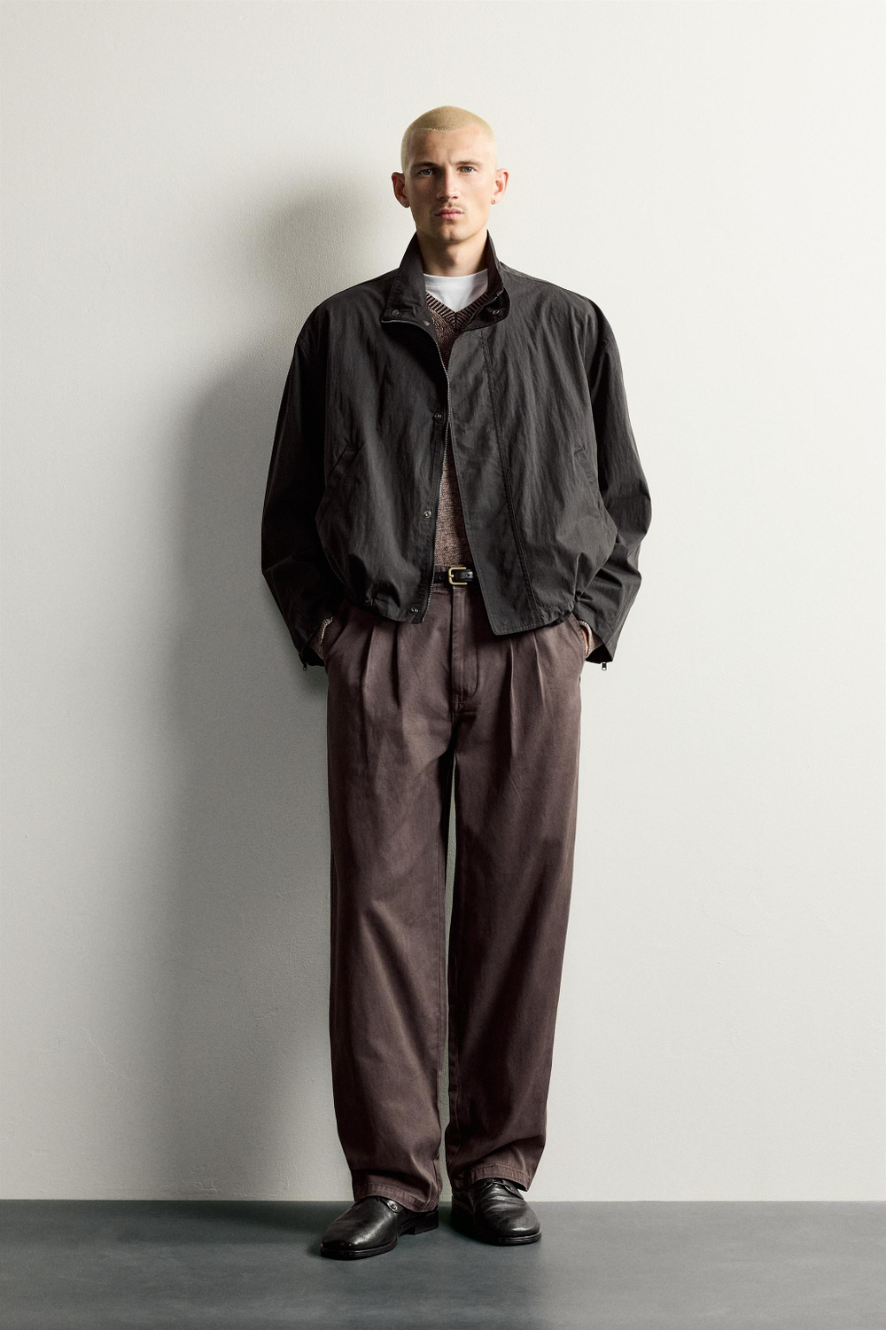 БРЮКИ RELAXED FIT С ЭФФЕКТОМ ПОТЕРТОСТИ И СКЛАДКАМИ — ZARA