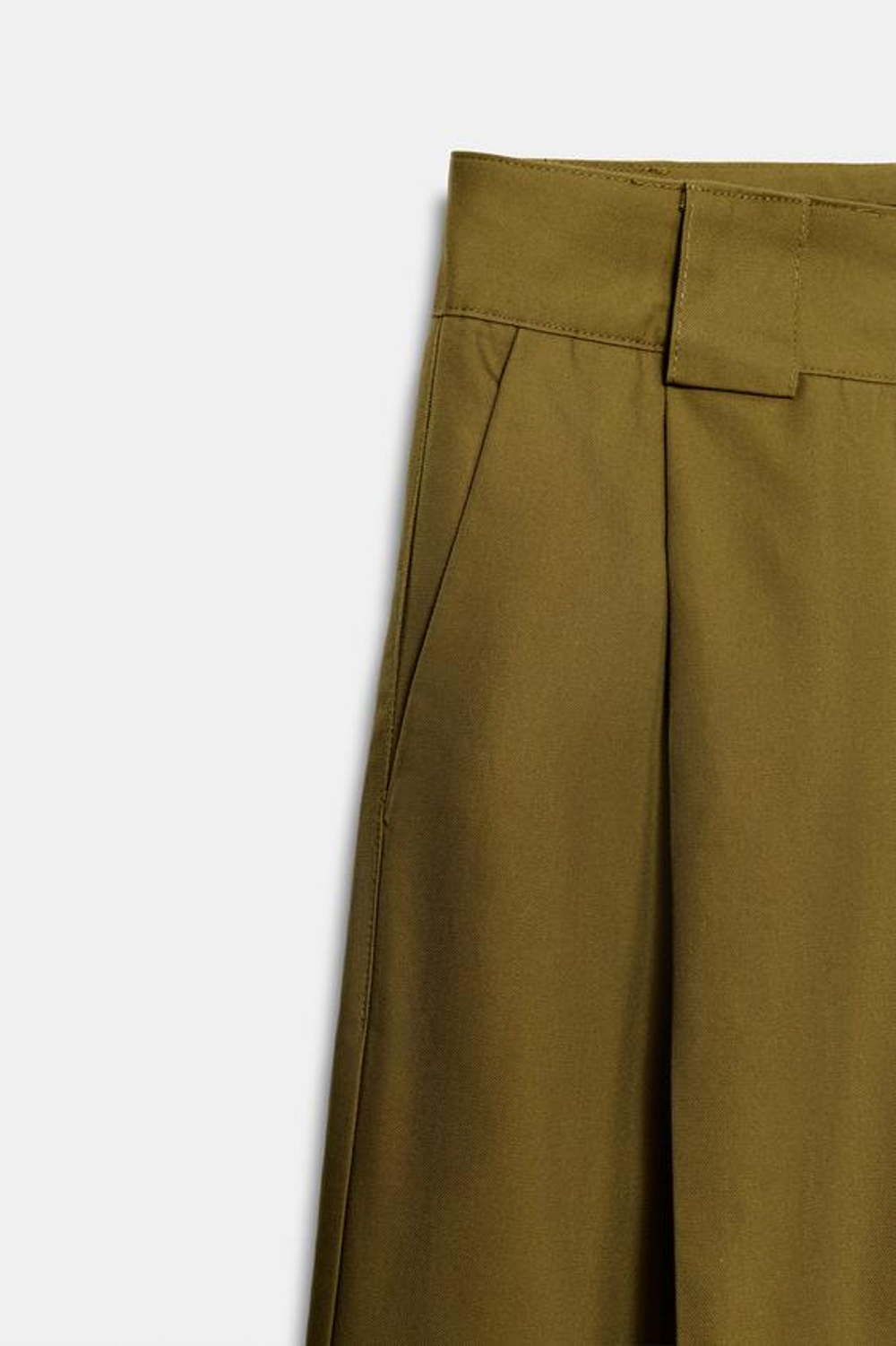 ZARA БРЮКИ СО СКЛАДКАМИ И ШЛЕВКАМИ, ЦВЕТ ОЛИВКОВОГО МАСЛА