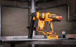Аккумуляторный гвоздезабиватель нейлер INGCO CCNLI9005 INDUSTRIAL 20 В