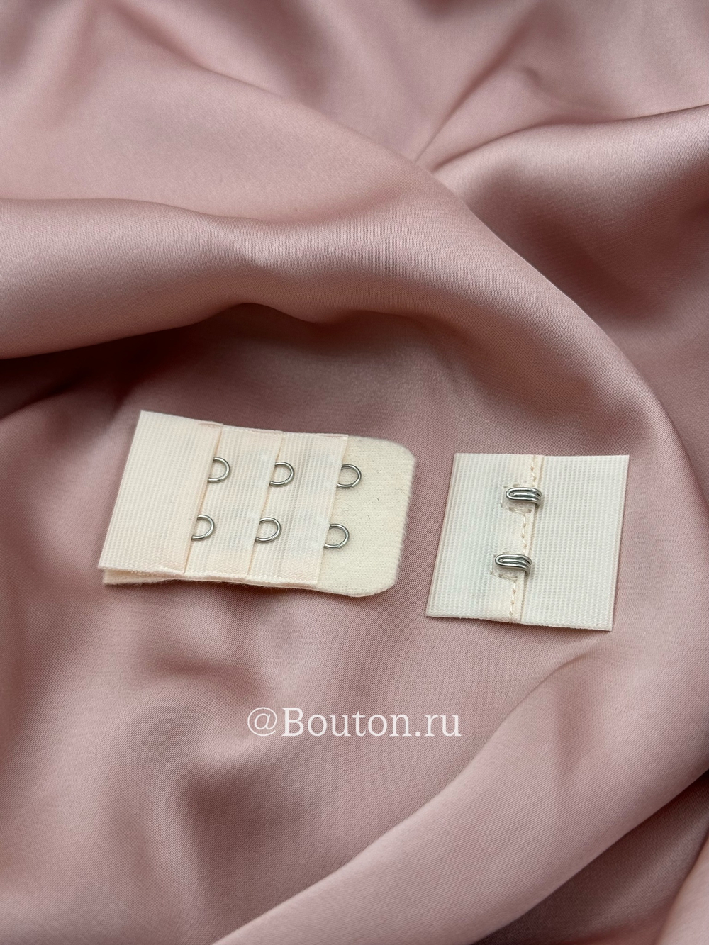 Застежка для бюстгальтера светло-бежевая 2 ряда 6 петель 2 крючка 3х5 см