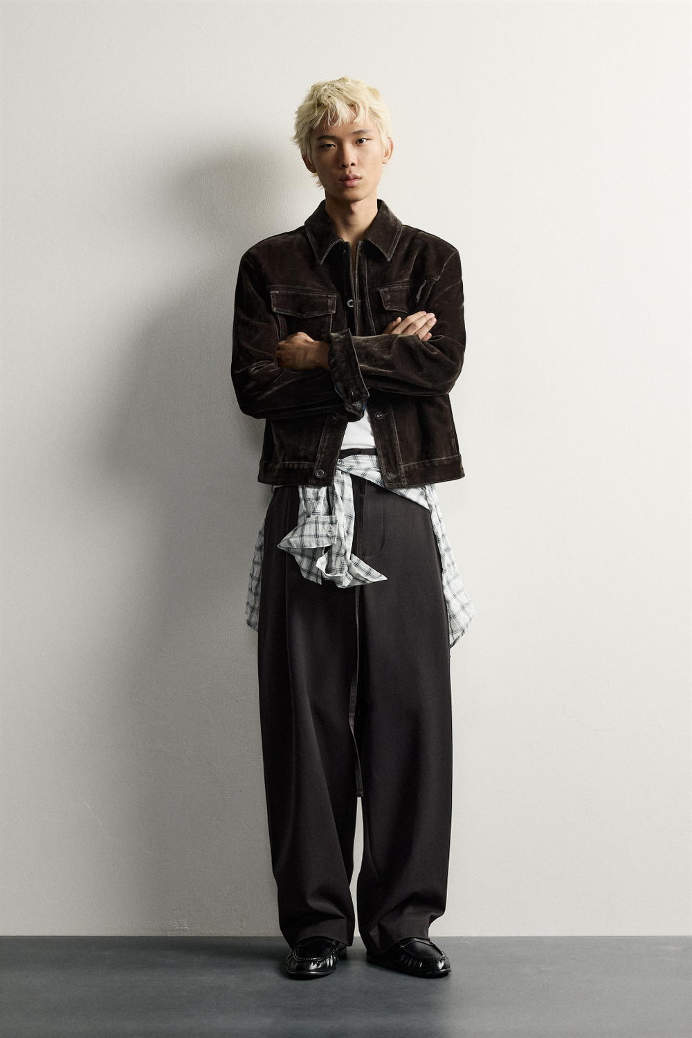 УКОРОЧЕННАЯ ДЖИНСОВАЯ КУРТКА С ФЛОКОМ — ZARA · 8491/801