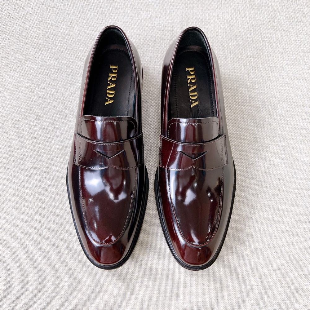 Мужские кожаные пенни-лоферы Prada — бордовые — фото 2