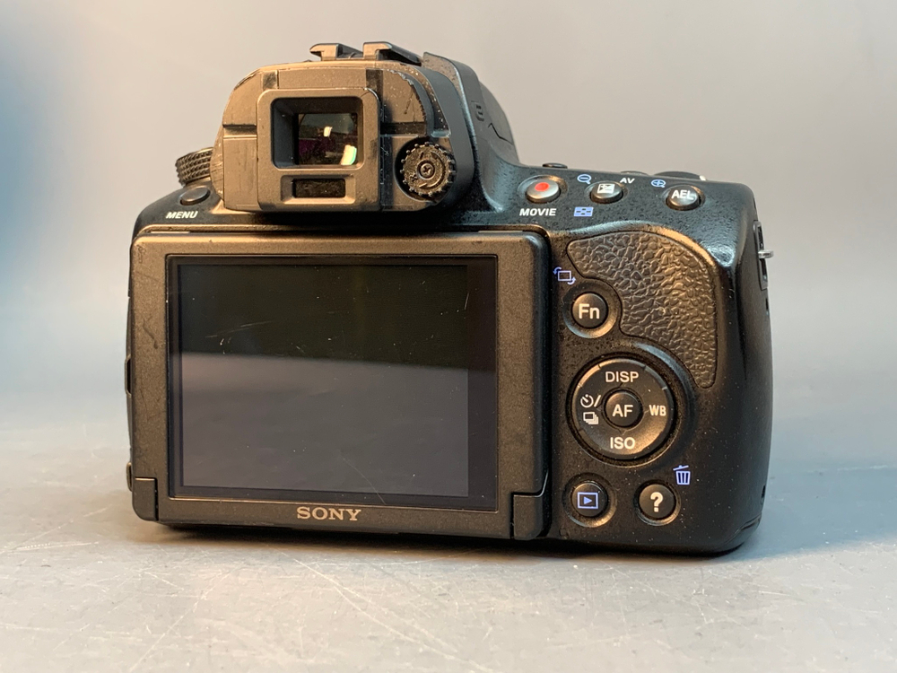 Sony Alpha SLT-A37 Kit 18-55mm 7455 кадров