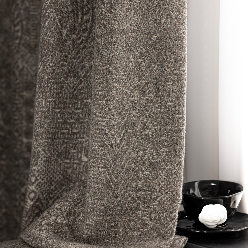 Шерстяная портьерная ткань «Cocoa Tweed» — натуральная шерсть с мелким твидовым переплетением для штор от пола до потолка