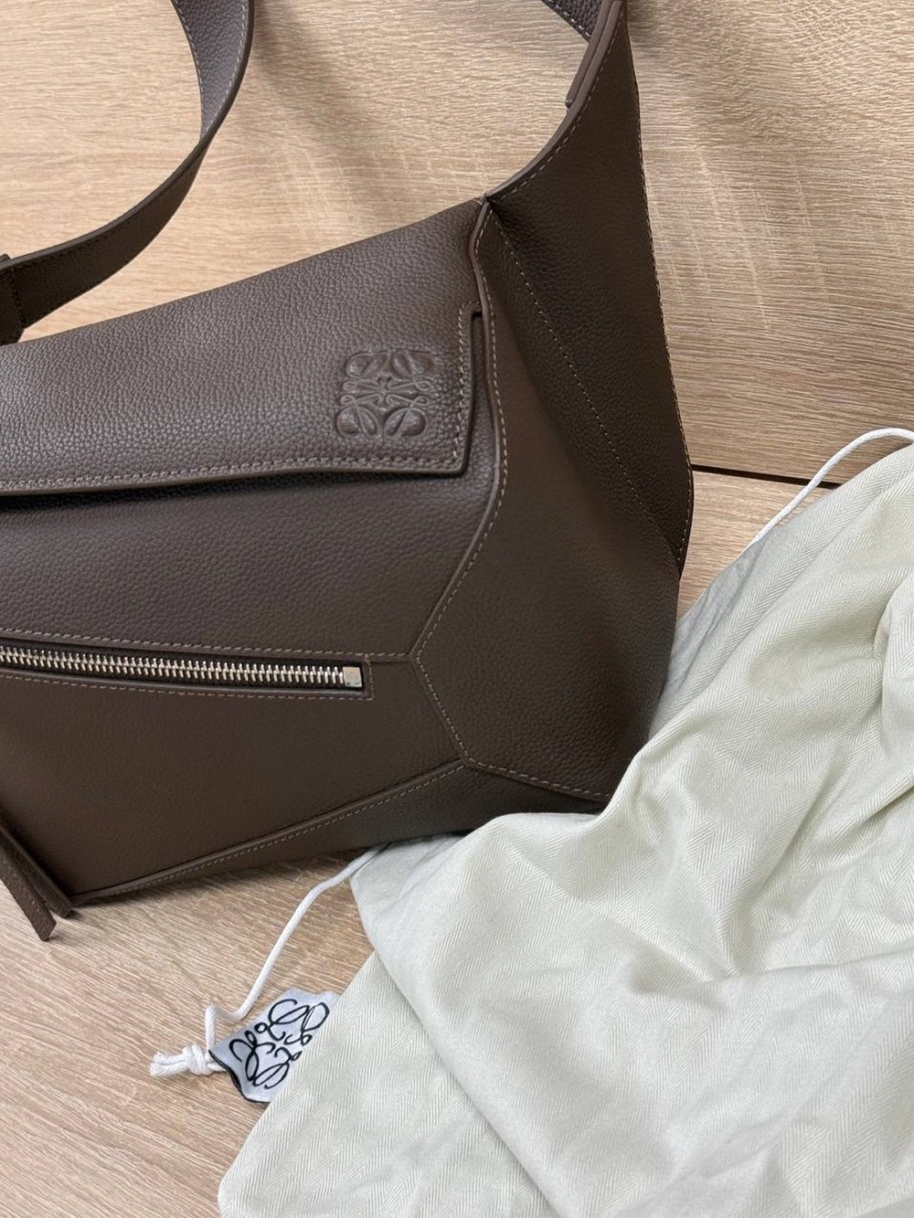 Нагрудная сумка Loewe