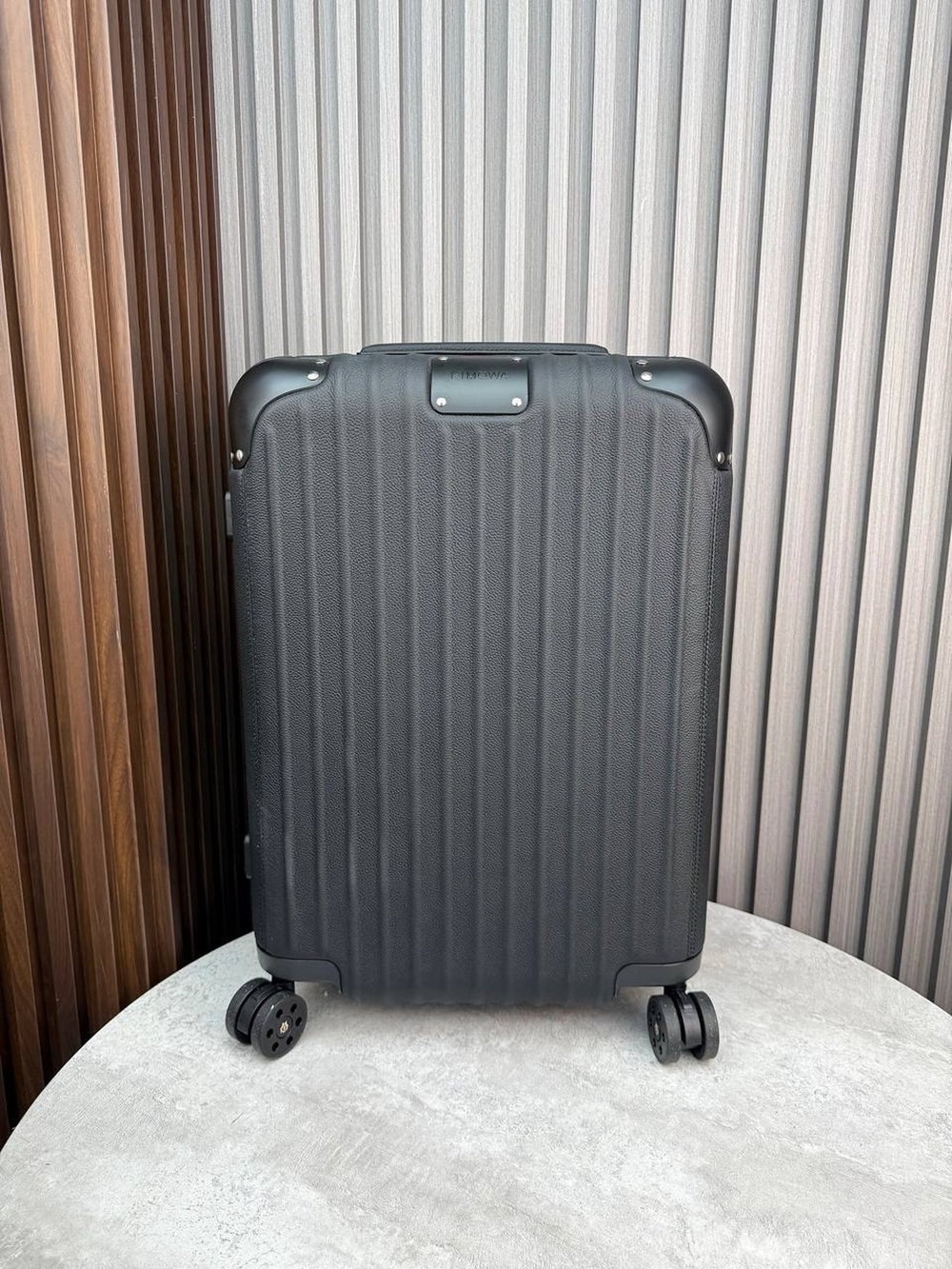 Дорожный чемодан Rimowa Distinct