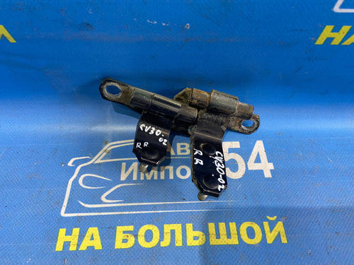Петля двери задней правой TOYOTA CAMRY 1991