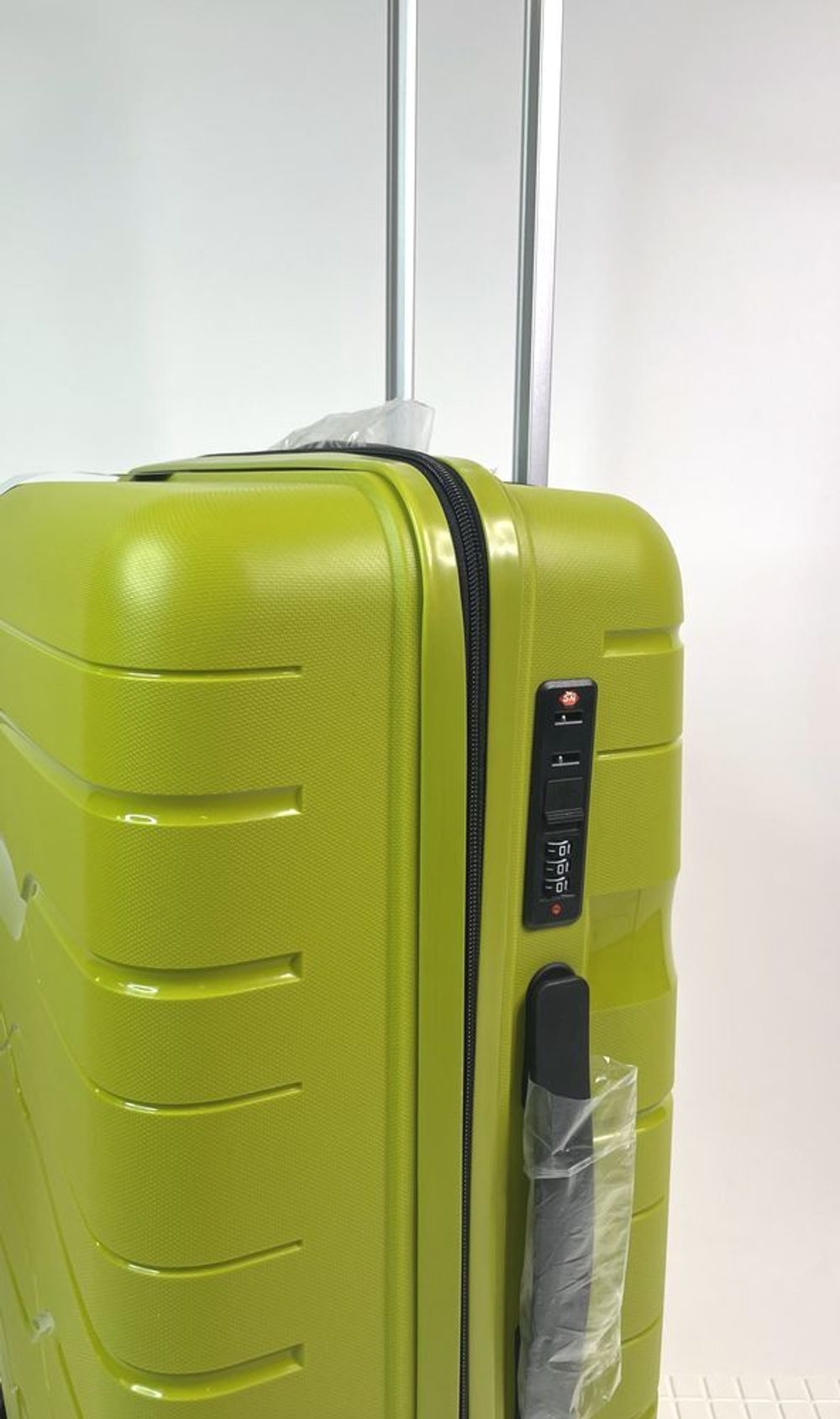 Средний чемодан Bon-Voyage PP One, Фисташковый, M