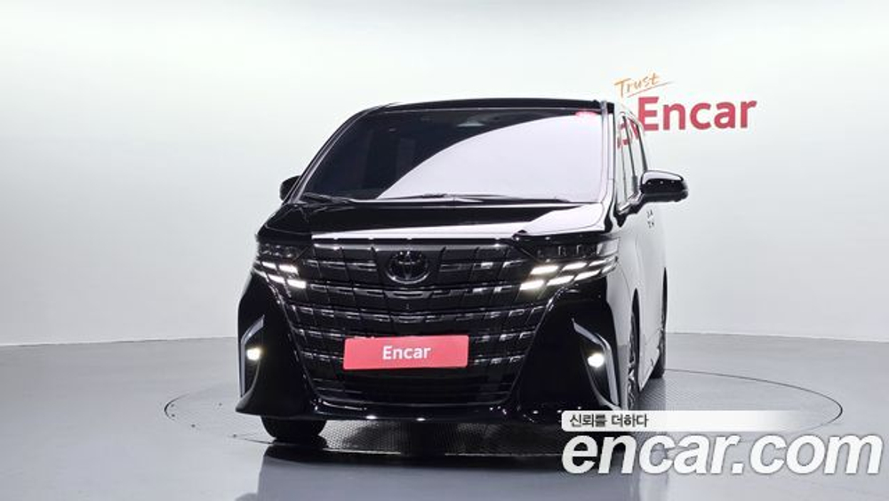 Toyota Alphard 2.5 HEV Executive AWD — 2025