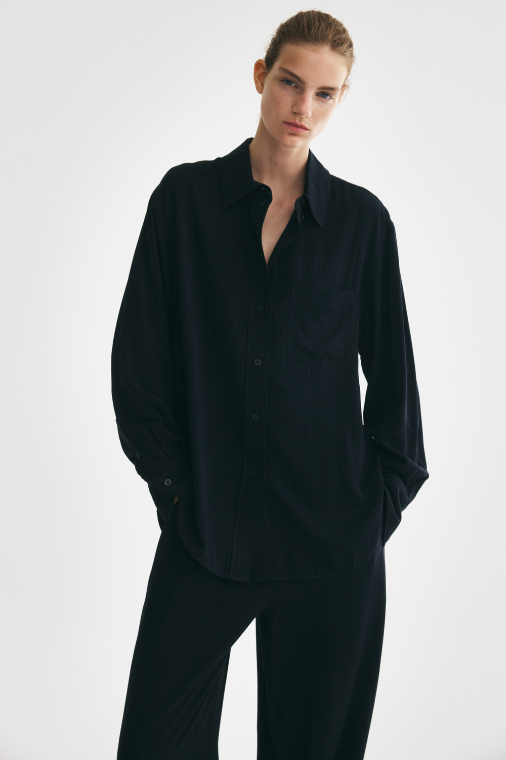 Рубашка оверсайз из вискозы - H&M
