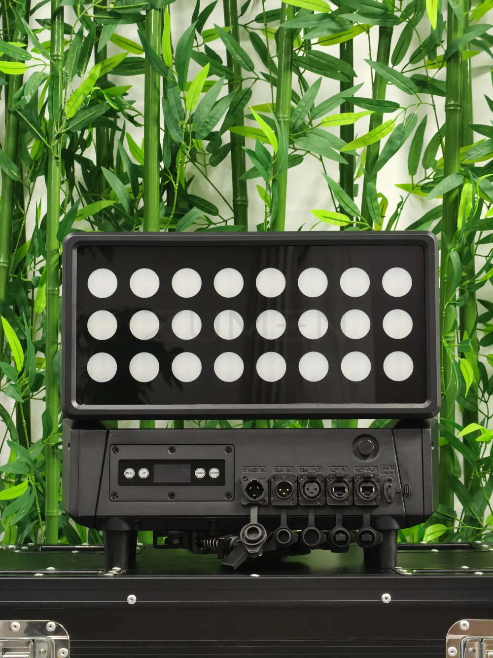 MW1000-IP — подвижный Wash 24×40 Вт + 24×6 Вт RGBW с DMX Frost IP65