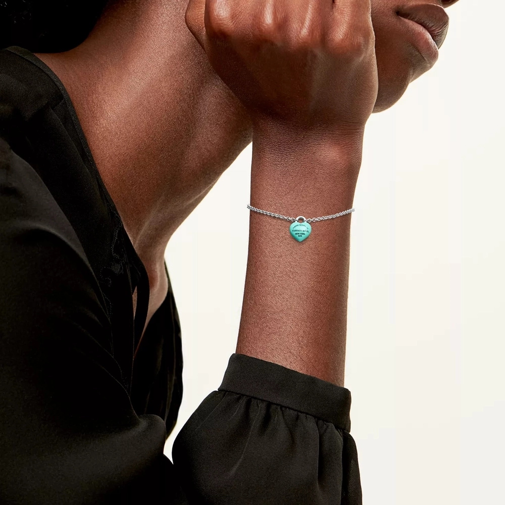 Браслет из серебра с объёмным сердцем покрым эмалью, Tiffany 💠