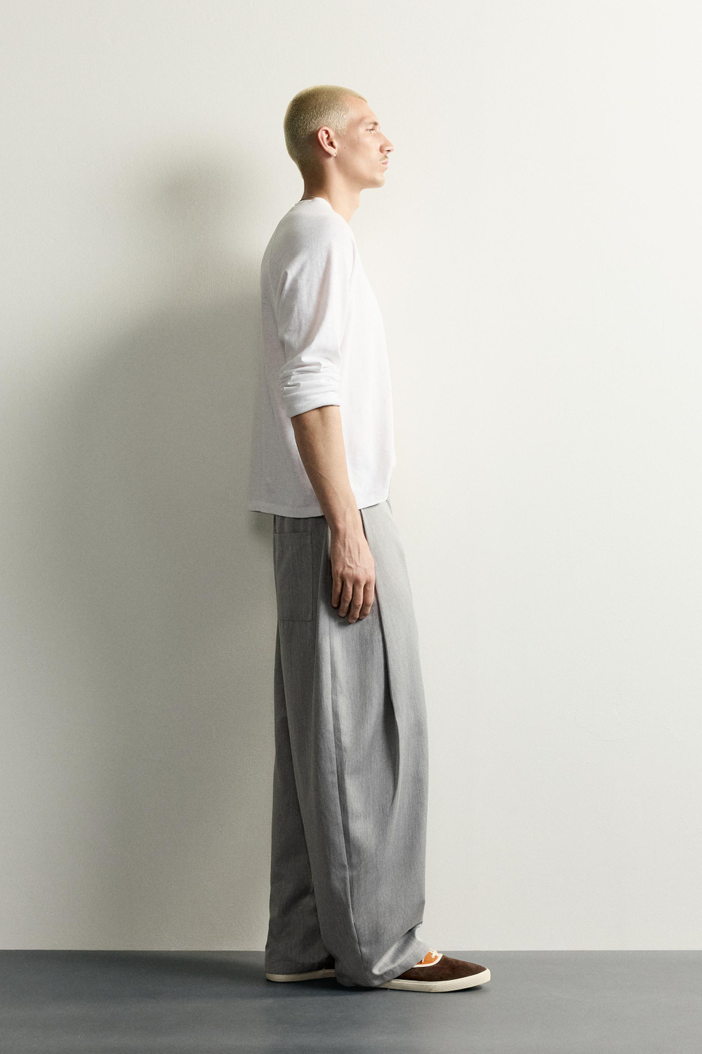 БРЮКИ BALLOON FIT С БОКОВЫМИ ЗАЩИПАМИ — ZARA
